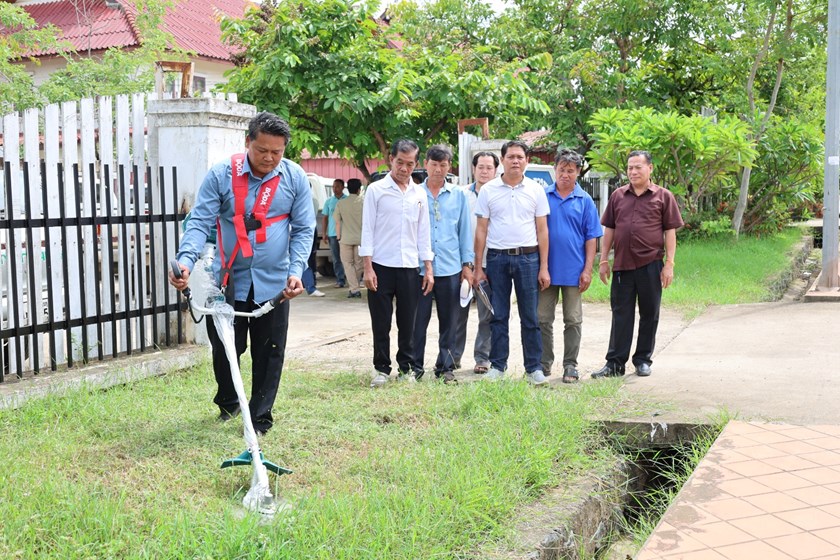 ນະຄອນ ຫຼວງພະບາງ ມອບ​ຈັກຕັດຫຍ້າໃຫ້ປະ​ຊາ​ຊົນ​ມີ​ສ່ວນ​ຮ່ວມອະ​ນາ​ໄມ​ແຄມ​ທາງ