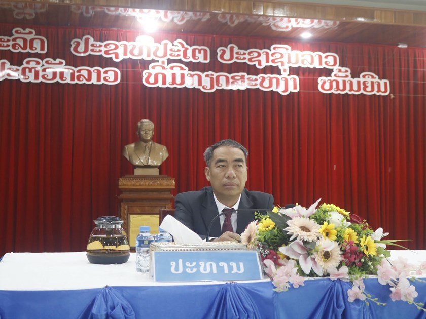 ຜົ້ງສາລີ ປະດັບຫຼຽນໄຊ ແລະ ມອບໃບຍ້ອງຍໍ ສສ ຫວຽດນາມໃຫ້ບຸກຄົນ-ກົມກອງ