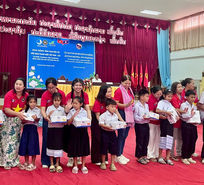 ອາສາສະໝັກຊາວໜຸ່ມລະດູຮ້ອນກຸ່ມ G9-ເພື່ອຮອຍຍິ້ມຂອງເດັກ