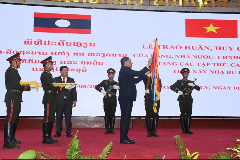 ສສຫວຽດນາມໃຫ້ກົມກອງແລະບຸກຄົນແຂວງໄຊຍະບູລີ