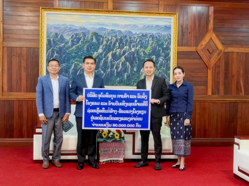 ມອບເງິນປະກອບສ່ວນກໍ່ສ້າງ-ສ້ອມແປງໂຮງຮຽນເຂດຊົນນະບົດຂອງແຂວງຄໍາມ່ວນ
