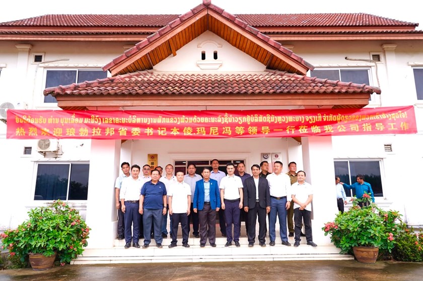ການນຳແຂວງຫຼວງພະບາງ ຢ້ຽມ​ຢາມບໍ​ລິ​ສັດຊີມັງຫຼວງພະບາງ ຈຽງເກີ ຈໍາກັດ