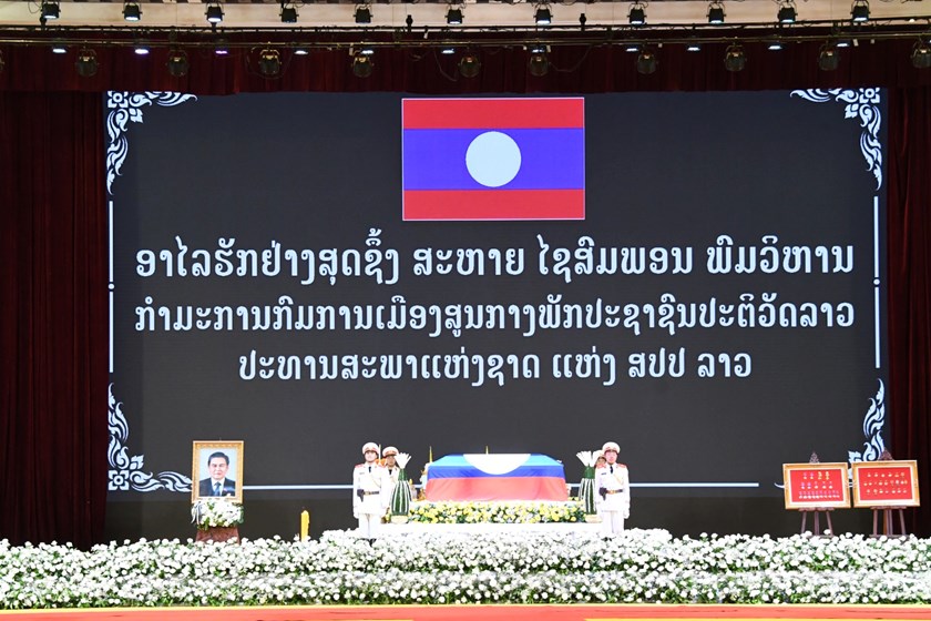 ການນໍາພັກ-ລັດ ສືບຕໍ່ວາງພວງມາລາໄວ້ອາໄລຕໍ່ການຈາກໄປຂອງ ສະຫາຍ ໄຊສົມພອນ ພົມວິຫານ