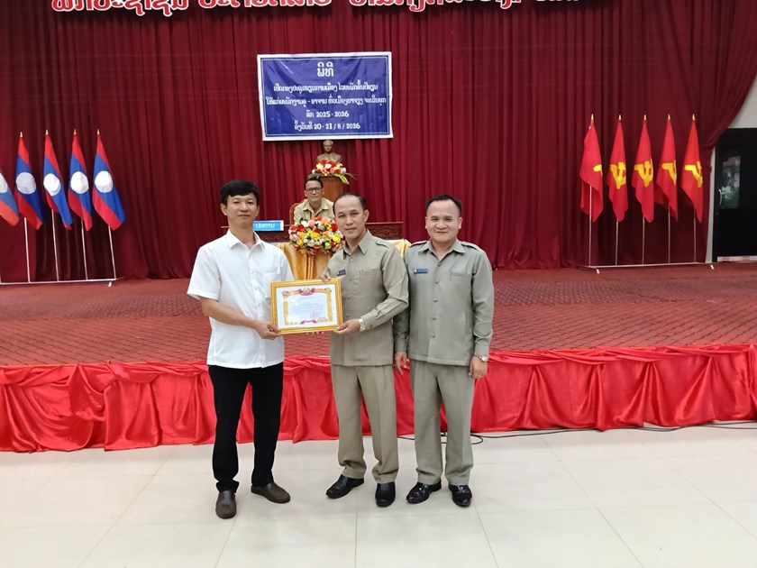 ບໍລິສັດຢາງພາລາຫວຽດ-ລາວ ມອບທຶນສະໜັບສະໜູນການສຶກສາ ແລະ ສາທາລະນະສຸກເມືອງ​ບາ​ຈຽງ
