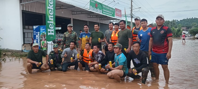 ກອງບັນຊາການທະຫານເມືອງນໍ້າບາກ ນໍາກຳລັງລົງຊ່ວຍເຫຼືອກອບກູ້ໄພພິບັດນໍ້າຖ້ວມ
