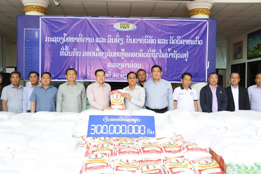 ກະຊວງ ຍທຂ ມອບເຄື່ອງຊ່ວຍເຫຼືອໃຫ້ປະຊາຊົນຜູ້ທີໄດ້ຮັບຜົນກະທົບຈາກໄພພິບັດນໍ້າຖ້ວມຢູ່ແຂວງຄໍາມ່ວນ ມູນຄ່າ 300 ລ້ານກີບ