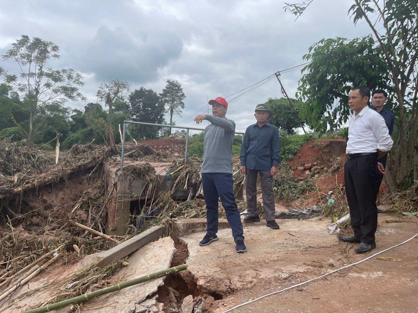 ປະທານຄະນະກຳມະການປົກຄອງແຂວງອຸດົມໄຊ ລົງຕິດຕາມສະພາບນ້ຳຖ້ວມ