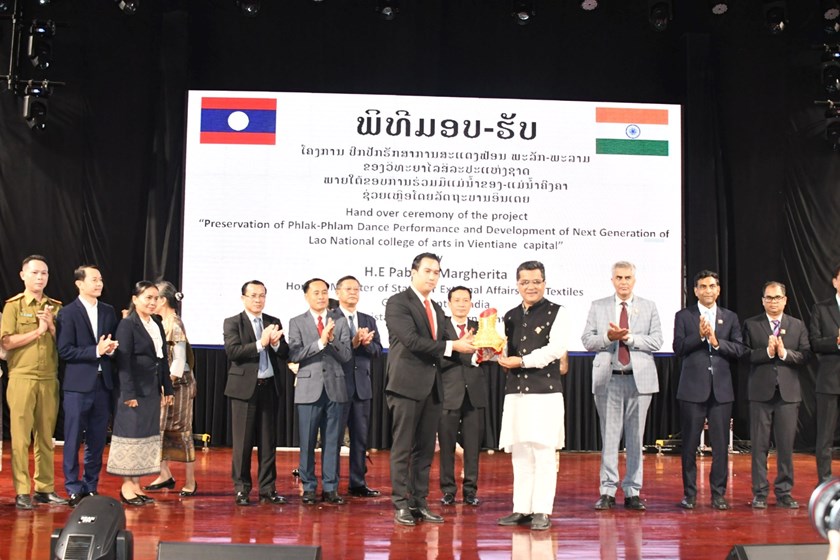 ມອບ - ຮັບໂຄງການປົກປັກຮັກສາການສະແດງຟ້ອນພະລັກ-ພະລາມ