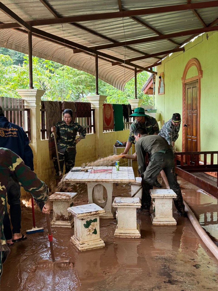 ທະຫານແຂວງອຸດົມໄຊ ເຄື່ອນໄຫວຊ່ວຍເຫຼືອປະຊາຊົນ ທີ່ໄດ້ຮັບຜົນກະທົບຈາກໄພພິບັດນ້ຳຖ້ວມ