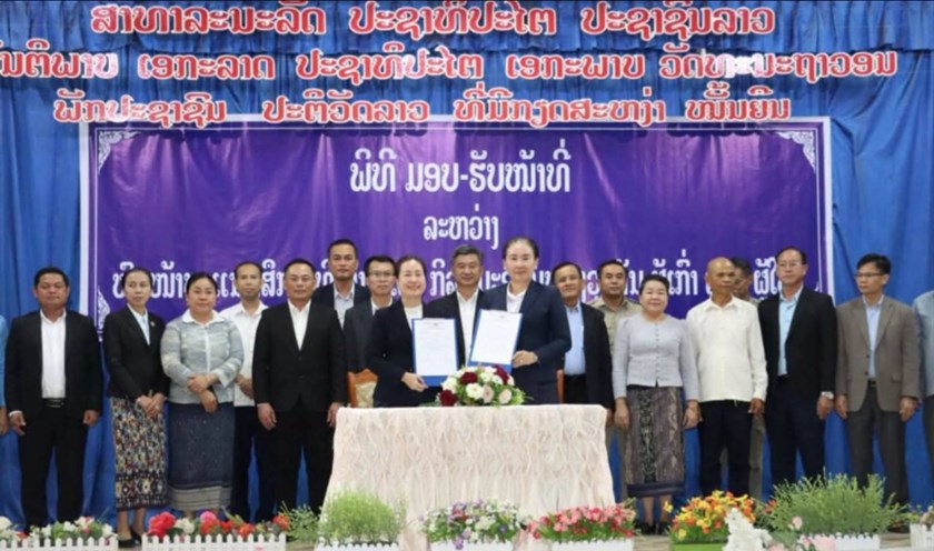 ມອບ-ຮັບໜ້າທີ່ຫົວໜ້າພະແນກສຶກສາທິການ ແລະ ກິລາ ນວ ຜູ້ເກົ່າ-ຜູ້ໃໝ່