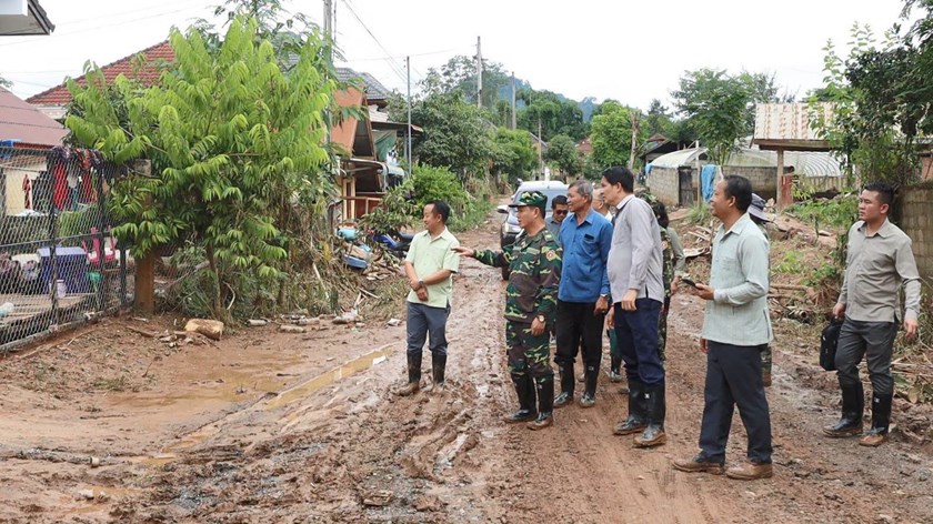 ພົນເອກ ຄໍາລຽງ ອຸທະໄກສອນ ຕິດຕາມການແກ້ໄຂສະພາບນໍ້າຖ້ວມຢູ່ເມືອງນາໝໍ້
