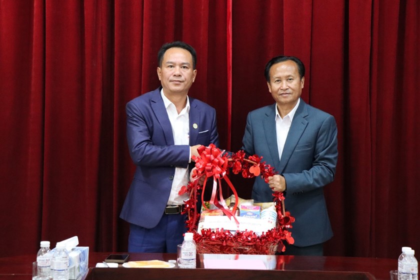 ການນຳແຂວງຊຽງຂວາງອວຍພອນຊາວ​ຫວຽດ​ນາມໂອ​ກາດວັນຊາດຄົບ​ຮອບ 81 ປີ