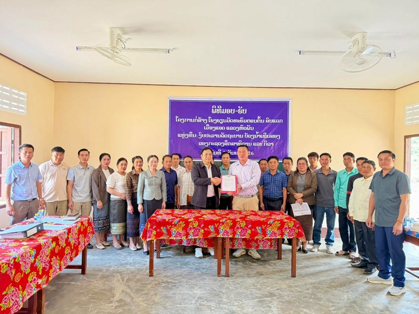 ມອບ-ຮັບ ອາຄານໂຮງຮຽນມັດທະຍົມຕອນຕົ້ນ ສົບແວກ ເມືອງແອດ