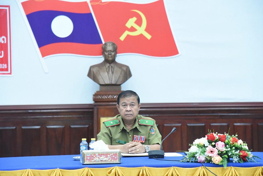 ນາຍ ແລະ ພົນຕຳຫຼວດ ຫ້ອງວ່າການກະຊວງໄດ້ຮັບການເລື່ອນຊັ້ນ 56 ສະຫາຍ