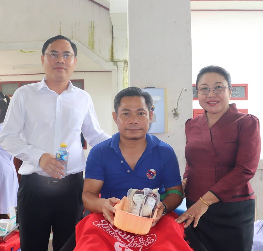 ຊາວໜຸ່ມແຂວງອັດຕະປື ຮ່ວມໃຈບໍລິຈາກເລືອດ ຊ່ວຍເຫຼືອເພື່ອນມະນຸດ