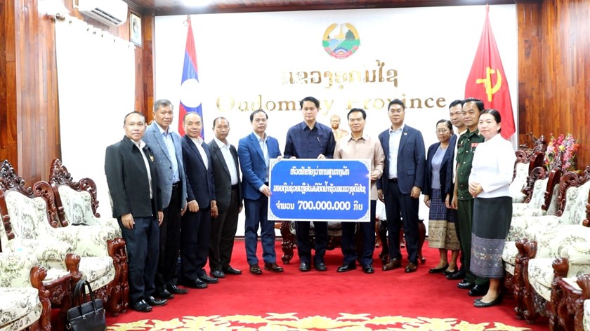 ທ່ານ ເພັດ ພົມພິພັກ ເຄື່ອນໄຫວຕິດຕາມ ເບິ່ງຜົນກະທົບຈາກໄພພິບັດນໍ້າຖ້ວມ ຢູ່ ແຂວງອຸດົມໄຊ