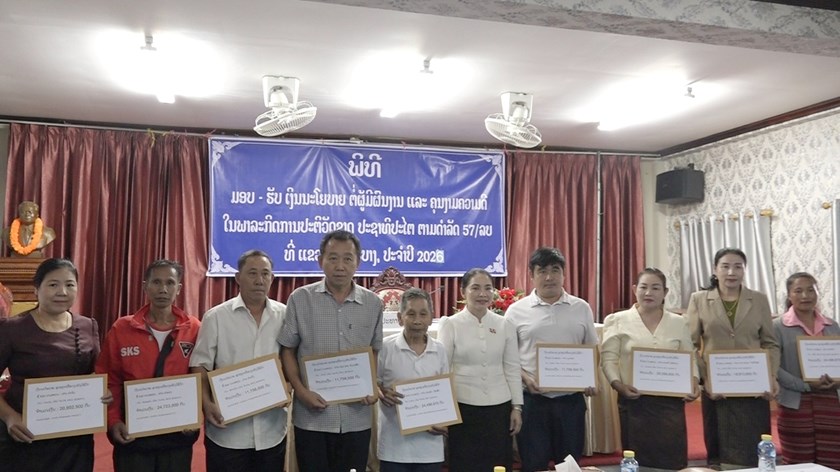 ພະນັກງານປະຕິວັດທີ່ມີຜົນງານໃນເມື່ອກ່ອນ ຢູ່ແຂວງຫຼວງພະບາງ ໄດ້ຮັບເງິນນະໂຍບາຍ ງວດທີ II