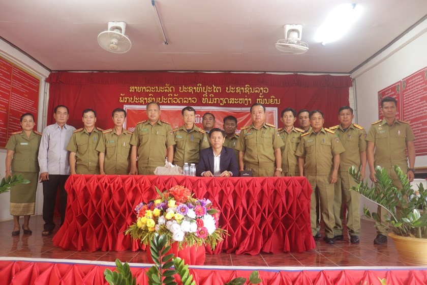 ນາຍ ແລະ ພົນຕໍາຫຼວດ ປກສ ເມືອງເງິນ ໄດ້ຮັບຫຼຽນກາລະນຶກ 50 ປີ ວັນສະຖາປະນາ ສປປລາວ