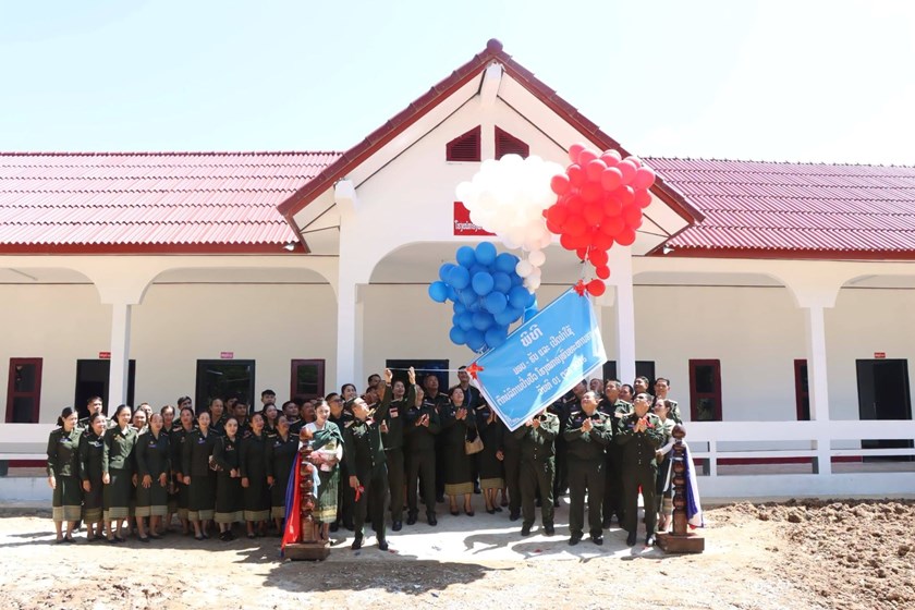 ມອບ-ຮັບ ແລະ ເປີດນໍາໃຊ້ເຮືອນນອນບໍລິການປິ່ນປົວຄົນເຈັບ ໂຮງໝໍກອງພົນທີ 2