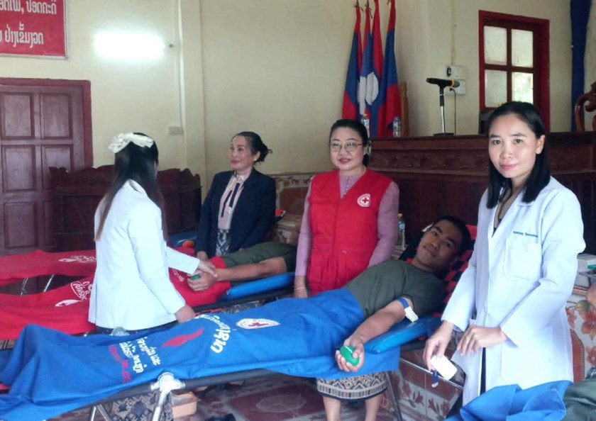 ໂຮງຮຽນການທະຫານແຂວງອັດຕະປື ຮ່ວມບໍລິຈາກເລືອດ ຊ່ວຍເຫຼືອສັງຄົມ