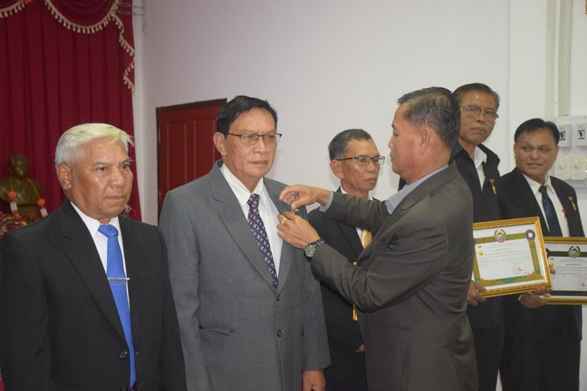 ຄະນະໂຄສະນາອົບຮົມ ແຂວງສາລະວັນ ປະດັບຫຼຽນກາລະນຶກ 50 ປີ ສປປ ລາວ