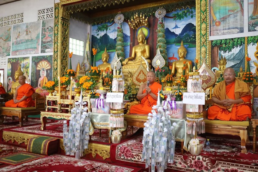 ທ່ານ ນາງ ວຽງທອງ ສີພັນດອນ ຮ່ວມໃສ່ບາດບຸນອອກພັນສາປະວໍຣະນາປີ 2026 ທີ່ຄໍາມ່ວນ