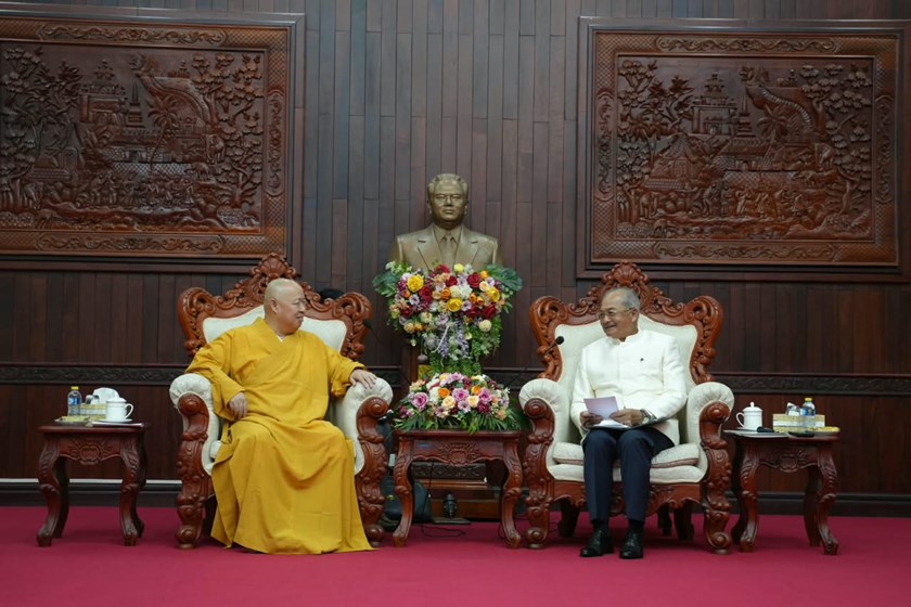 ພະອາຈານໃຫຍ່ ອິນຊູນ ຢ້ຽມຂໍ່ານັບປະທານ ສນຊ