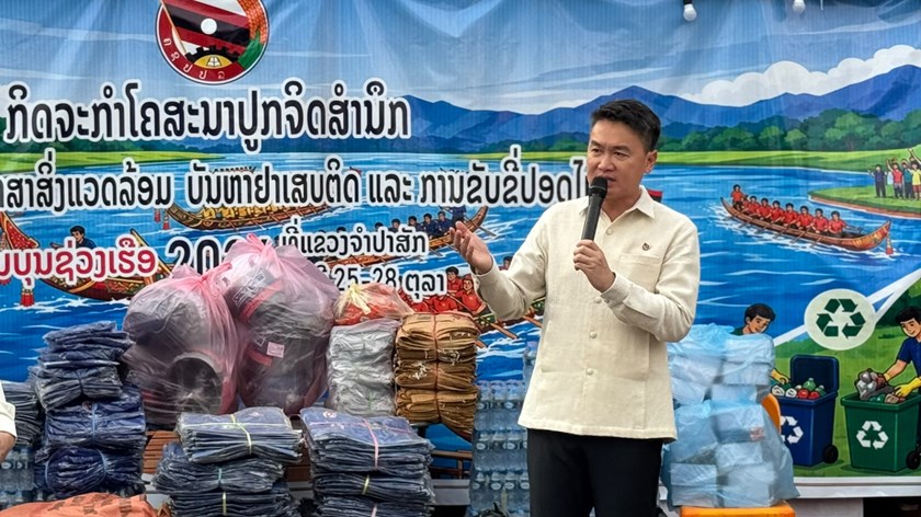 ທ່ານ ທອງລີ ສີສຸລິດ ຢ້ຽມຢາມໃຫ້ກຳລັງໃຈອາສາສະໝັກຊາວໜຸ່ມຕະລຸມບອນໃນງານບຸນຊ່ວງເຮືອ ທີ່ນະຄອນປາກເຊ