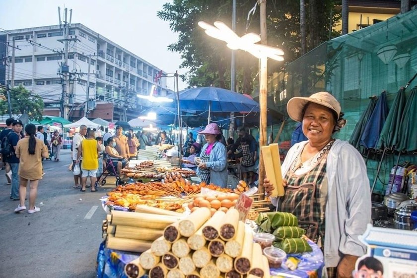 ເຂົ້າຫຼາມ-ປີ້ງໄກ່ ເອກະລັກງານບຸນປະເພນີຂອງຊາດ
