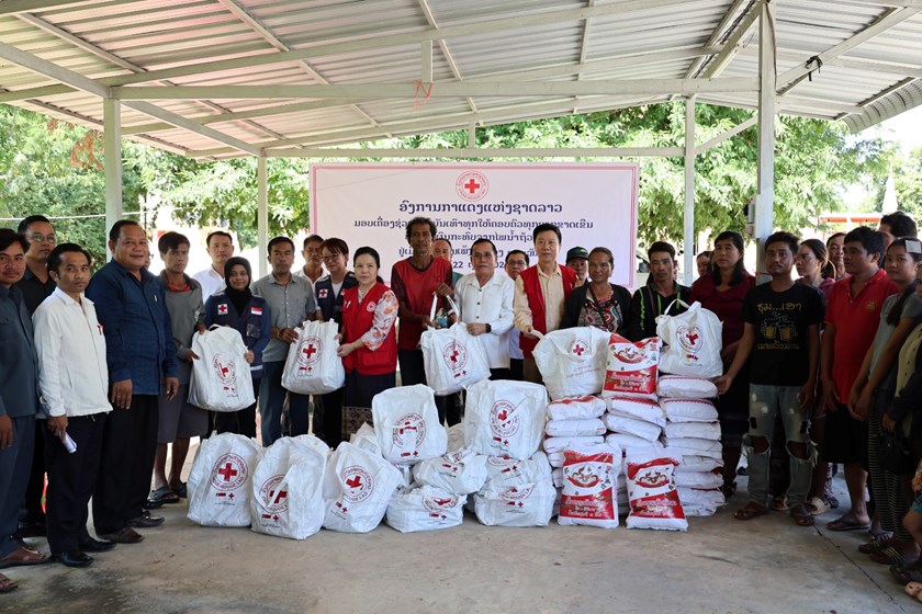 ອົງການກາແດງແຫ່ງຊາດລາວ ລົງຊ່ວຍເຫຼືອຜູ້ປະສົບໄພຢູ່ສະຫວັນນະເຂດ ແລະ ສາລະວັນ