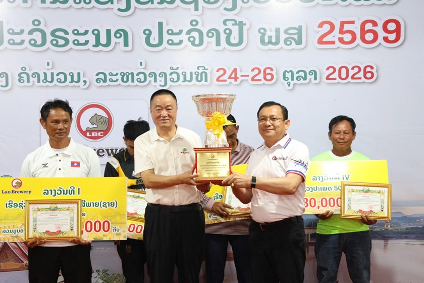 ເຮືອນາງຄໍາໄຫຼມັງກອນຄາຍຢວນ ຄອງອັນດັບ 1 ເຮືອ 55 ສີພາຍ ແຂ່ງຂັນຊ່ວງເຮືອແຂວງຄໍາມ່ວນ