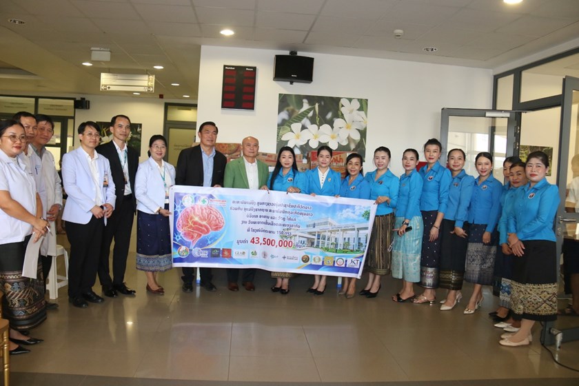 ແມ່ຍິງສະມາຄົມນັກທຸລະກິດໜຸ່ມ ມອບເຄື່ອງຊ່ວຍເຫຼືອມູນຄ່າ 55 ລ້ານກີບ ໂອກາດສະຫຼອງວັນພະຍາດເສັ້ນເລືອດສະໝອງສາກົນ