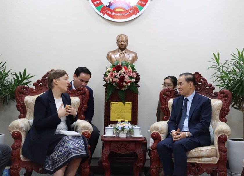 ຮອງນາຍົກລັດຖະມົນຕີ ຕ້ອນຮັບການເຂົ້າຢ້ຽມອຳລາຂອງທູດອົສຕຣາລີ ປະຈຳລາວ