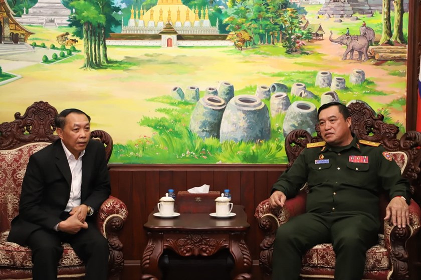 ບໍລິສັດ ສະຕາໂທລະຄົມ ມອບເງິນຊຸກຍູ້ 2 ລ້ານໂດລາໃຫ້ກະຊວງປ້ອງກັນປະເທດ