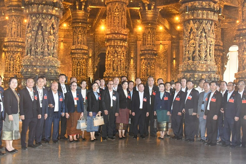 ຄະນະຜູ້ແທນກອງປະຊຸມໃຫຍ່ ຄັ້ງທີ XII ຂອງພັກຢ້ຽມຢາມຫໍພິພິທະພັນສິລະປະລາວ