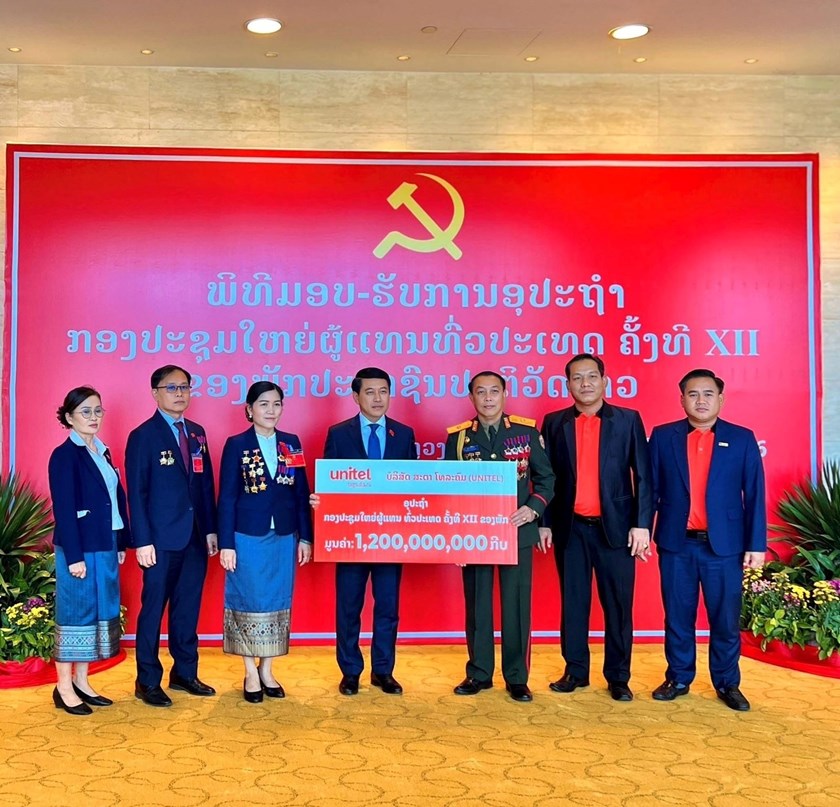 ຢູນີເທວມອບເງິນ 1,2 ຕື້ກີບ ຊຸກຍູ້ກອງປະຊຸມໃຫຍ່ ຄັ້ງທີ XII ຂອງພັກ
