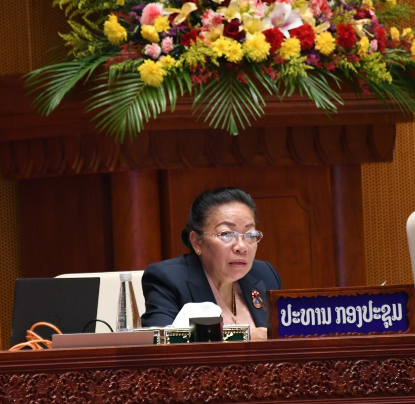 ປະທານກອງປະຊຸມເຈາະຈີ້ມຫຼາຍບັນຫາໃຫ້ ສສຊ ປະກອບຄຳເຫັນໃສ່ໂຄງການກໍ່ສ້າງເສັ້ນທາງລົດໄຟລາວ-ຫວຽດນາມ