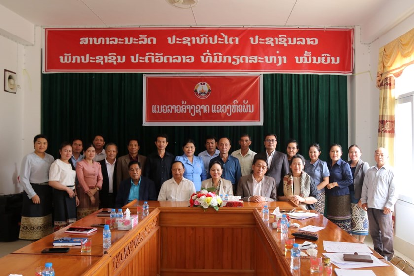 ຮອງປະທານ ສນຊ ເຄື່ອນໄຫວພົບປະຄະນະກຳມະການແນວລາວສ້າງແຂວງຫົວພັນ