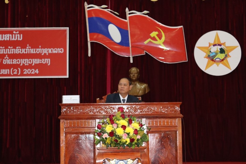 ຮອງນາຍົກລັດຖະມົນຕີ ໂອ້ລົມຜູ້ແທນສະຫະພັນນັກຮົບເກົ່າແຫ່ງຊາດ.