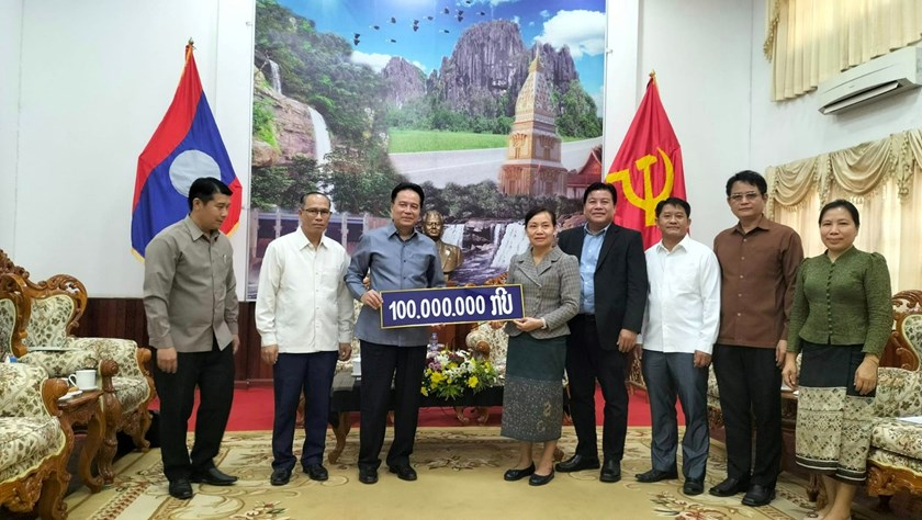ກະຊວງ ຮສສ ມອບເງິນ 100 ລ້ານກີບ ໃຫ້ກອງທຶນໄພພິບັດ