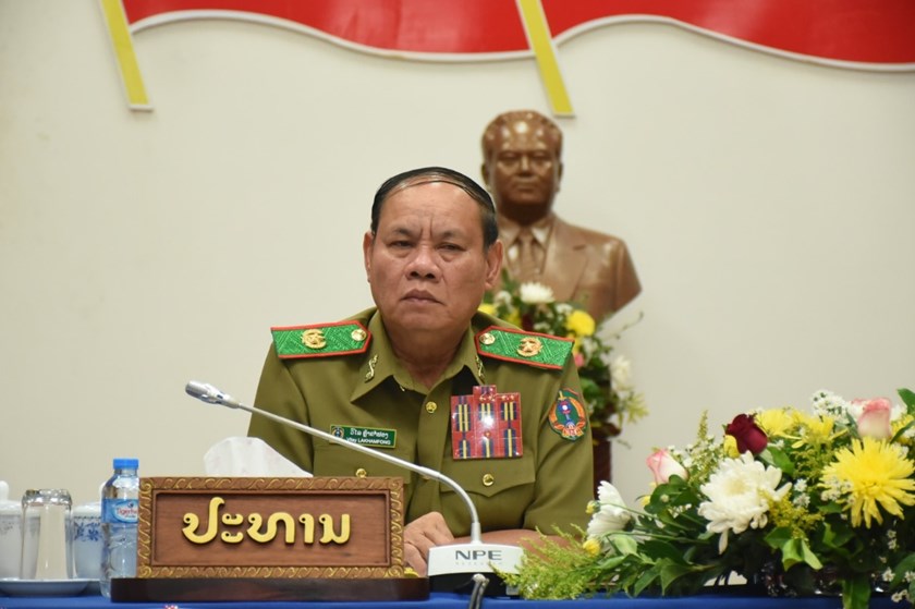 ພິທີປະກາດນາຍຕໍາຫຼວດອອກພັກການຮັບອຸດໜູນບຳນານ