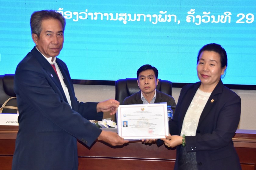 ສໍາເລັດຝຶກອົບຮົມຫຼັກສູດ ການບໍລິຫານ ຄຸ້ມຄອງລັດ ສໍາລັບຜູ້ບໍລິຫານລະດັບກາງ 