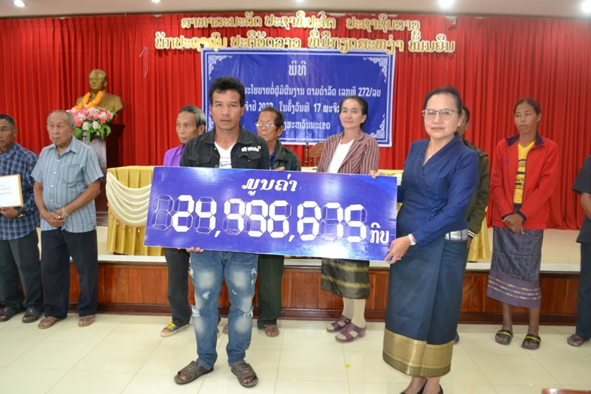ມອບເງິນອຸດໜູນນະໂຍບາຍຕໍ່ຜູ້ມີຜົນງານ ແລະຄຸນງາມຄວາມດີຕໍ່ປະເທດຊາດ 