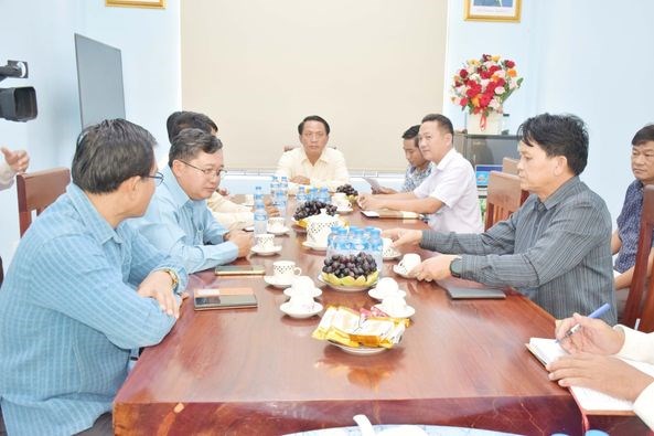 ເຈົ້າແຂວງສະຫວັນນະເຂດ ລົງຕິດຕາມຊຸກຍູ້ວຽກງານຢູ່ເມືອງເຊໂປນ ແລະເມືອງພີນ