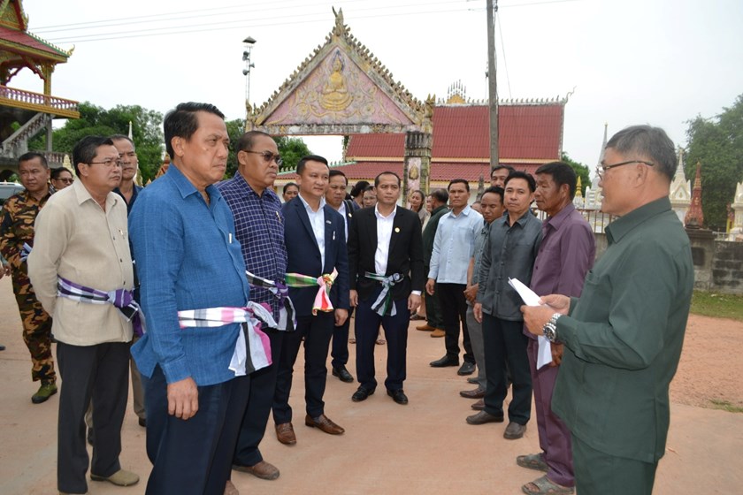 ເຈົ້າແຂວງສະຫວັນນະເຂດ ຕິດຕາມການພັດທະນາເສດຖະກິດ-ສັງຄົມຢູ່ເມືອງສອງຄອນ