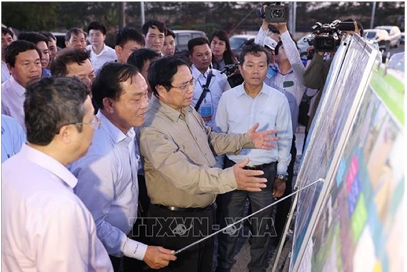 ນາຍົກຫວຽດນາມ ສຳຫຼວດກວດກາບັນດາໂຄງການຢູ່ແຂວງຕ່ຽນຢາງ
