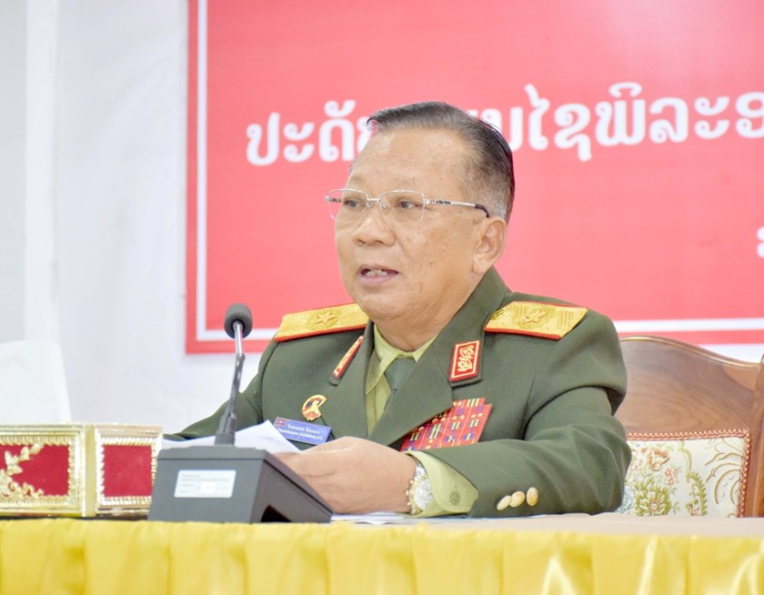 ປະດັບຫຼຽນໄຊພິລະອາດຫານໃຫ້ການນຳແຂວງສະຫວັນນະເຂດ