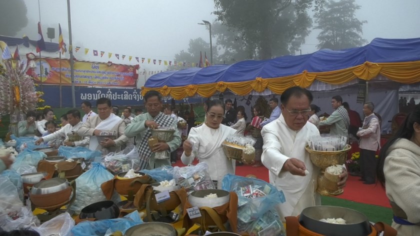 ພິທີຕັກບາດຖວາຍທານງານສົມໂພດພຣະພຸດທະບາຣະມີສຼີຊຽງຮ່ອນ