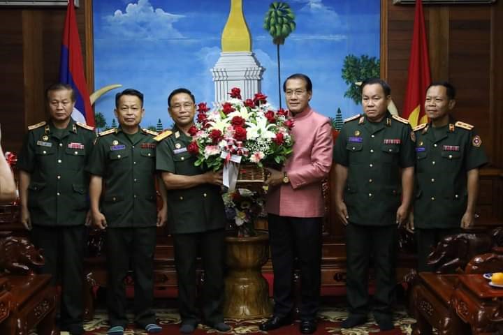 ຄະນະນໍາກອງພົນທະຫານຮາບທີ 4 ອວຍພອນເຈົ້າແຂວງຄໍາມ່ວນເນື່ອງໃນໂອກາດປີໃໝ່ລາວ
