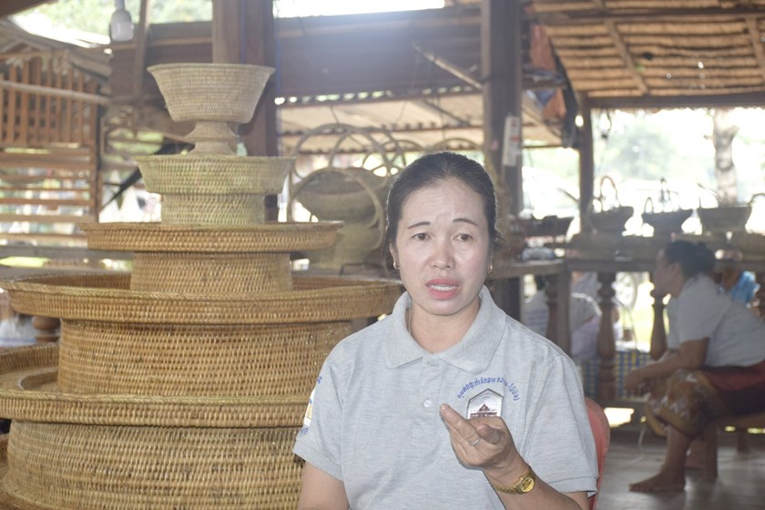 ຜະລິດຕະພັນຫັດຖະກຳຈັກສານຫວາຍ-ໄມ້ປ່ອງ ຍັງເປັນທີ່ຕ້ອງການຂອງຕະຫຼາດສູງ